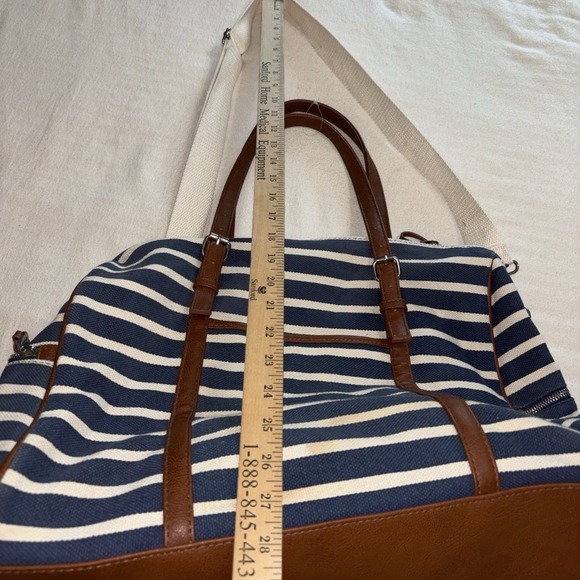 Navy Stripe Weekend/Carry On Travel Bag Canvas Nautical Beachy Adjustable Straps - Picture 8 of 11